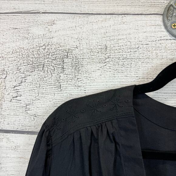 Old Navy Plus Size Black Eyelet Plunge Waisted Blouse Size 3X - Picture 4 of 9